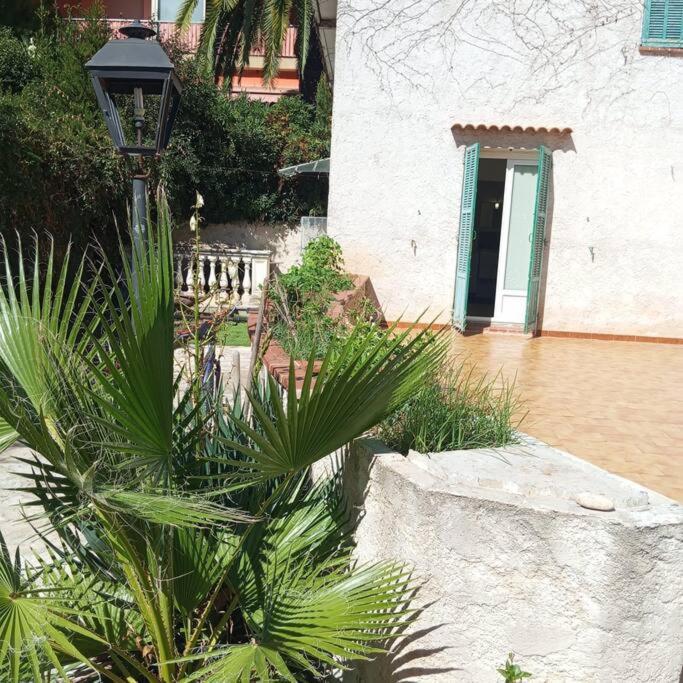 Studio De 14M2 Dans Une Maison กาญเนอ-ซูร์-แมร์ ภายนอก รูปภาพ